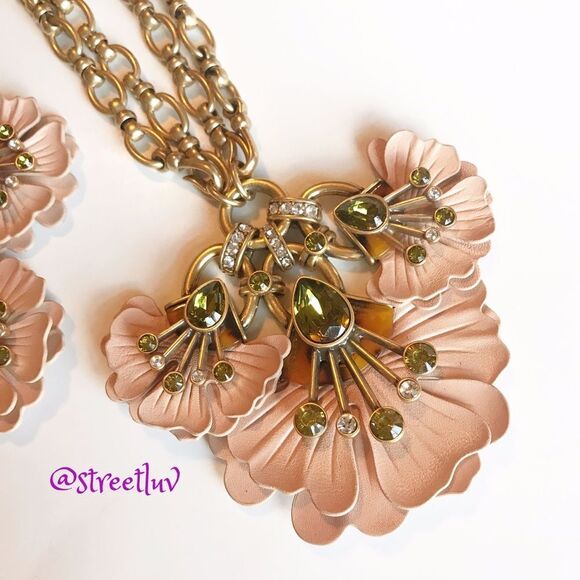 Stella & Dot Rory Pendant Floral Statement Necklace - Picture 2 of 8